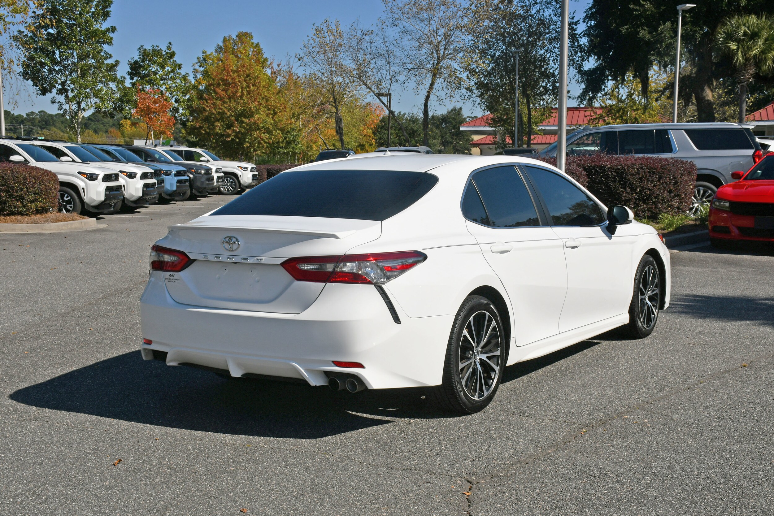 2018 Toyota Camry SE photo 3