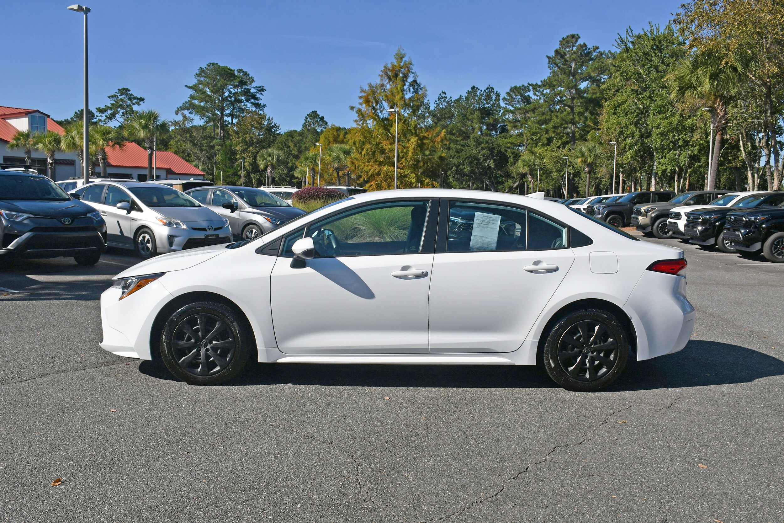 2022 Toyota Corolla LE photo 2