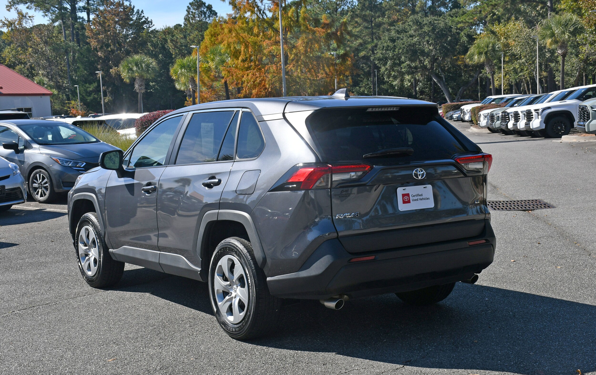 2022 Toyota RAV4 LE photo 3