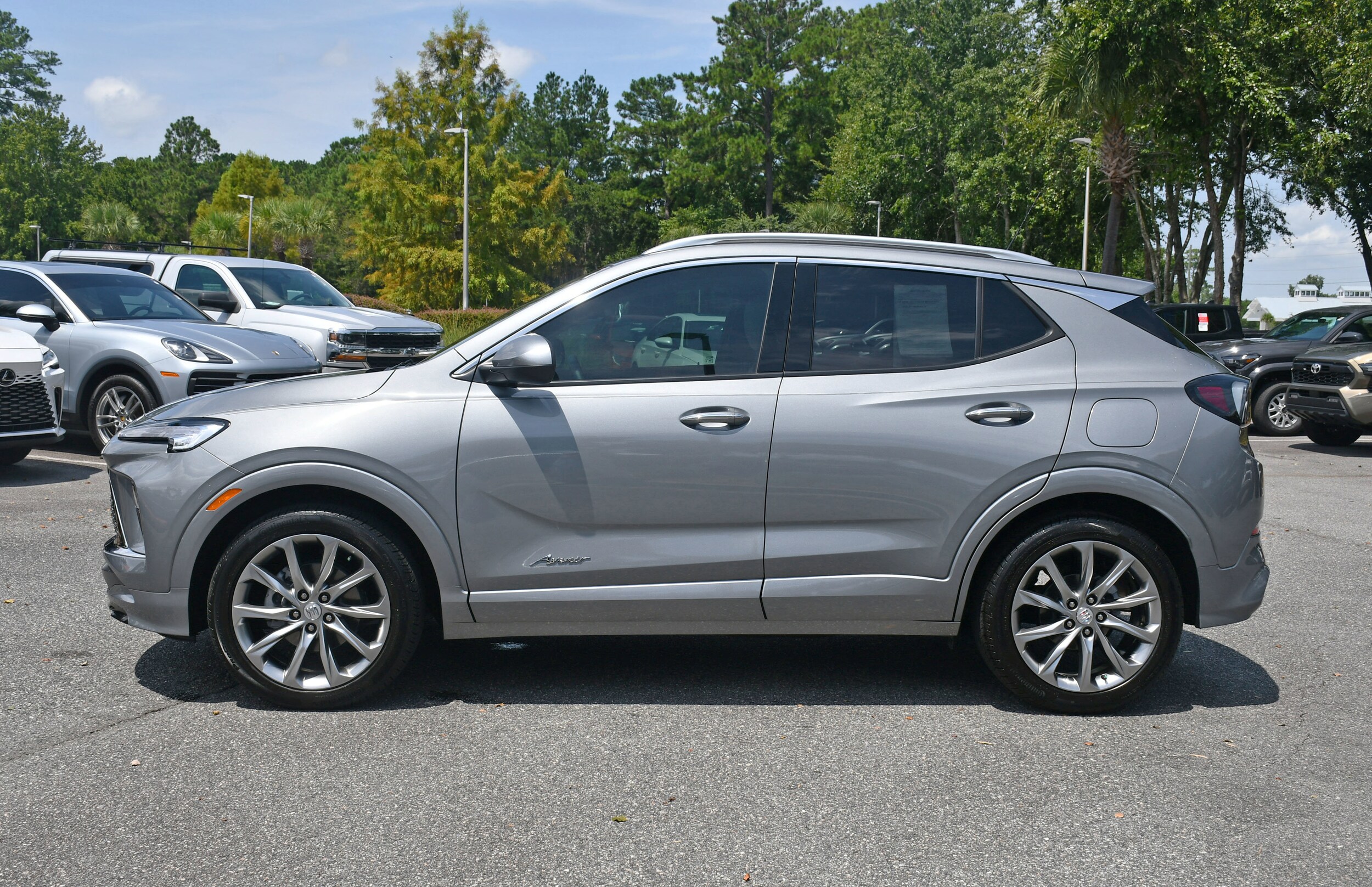 2025 Buick Encore GX Avenir photo 2