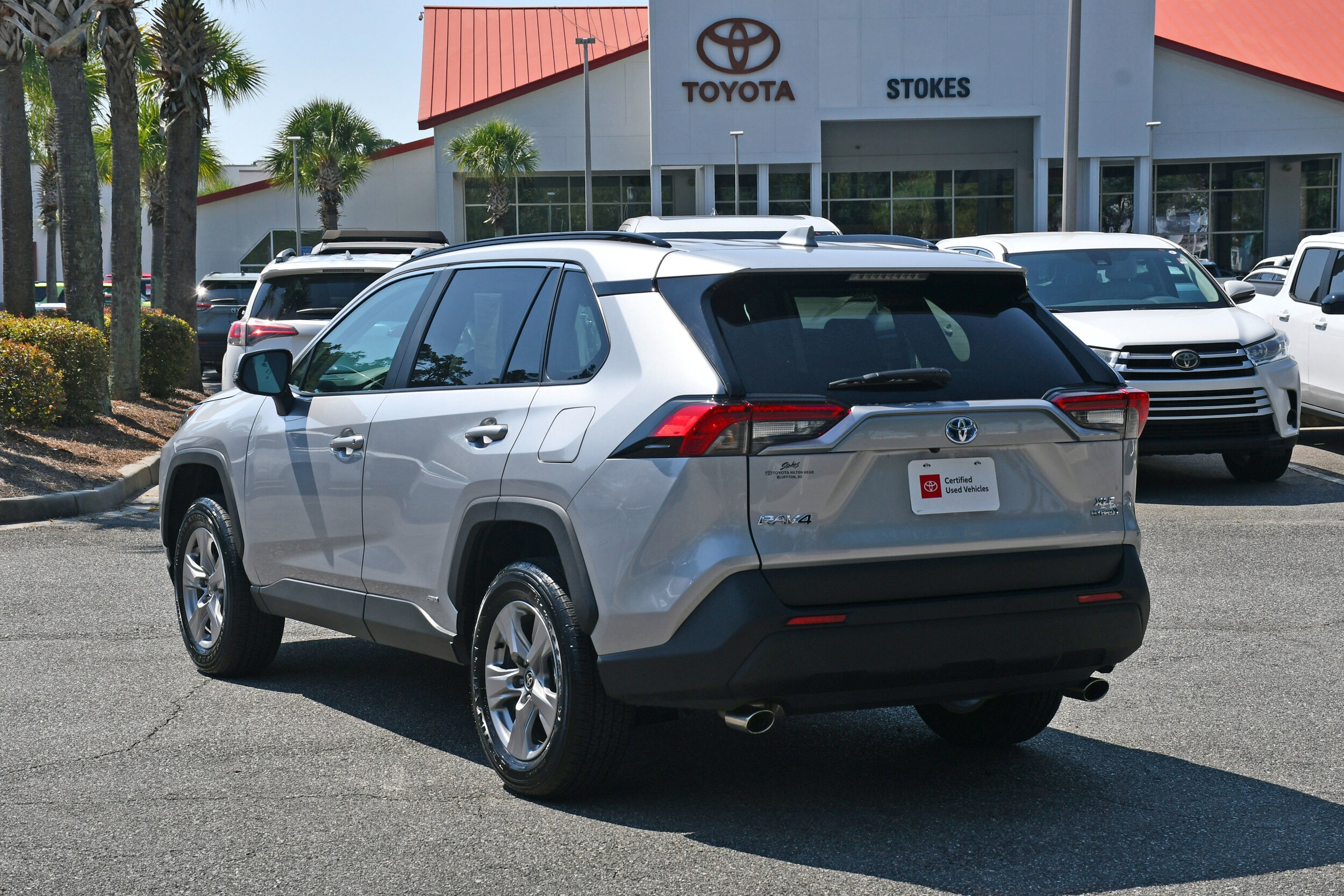 2024 Toyota RAV4 Hybrid XLE photo 2