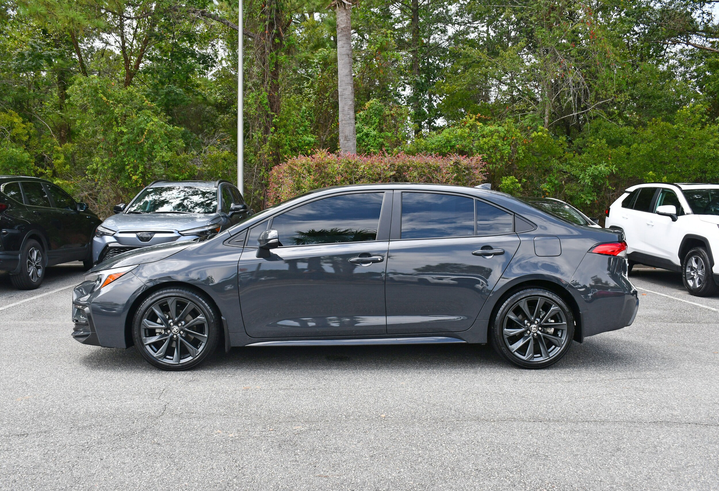 2025 Toyota Corolla SE photo 2