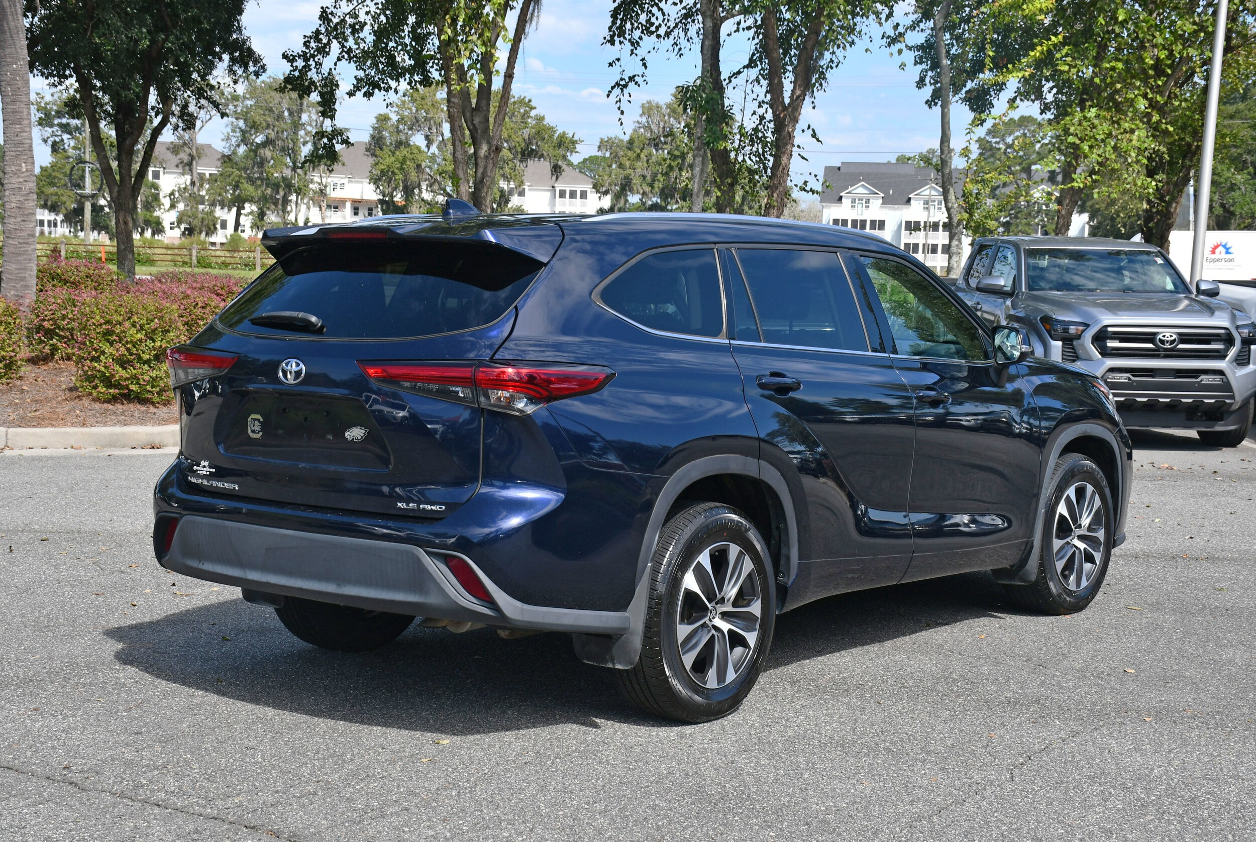 2021 Toyota Highlander XLE photo 2