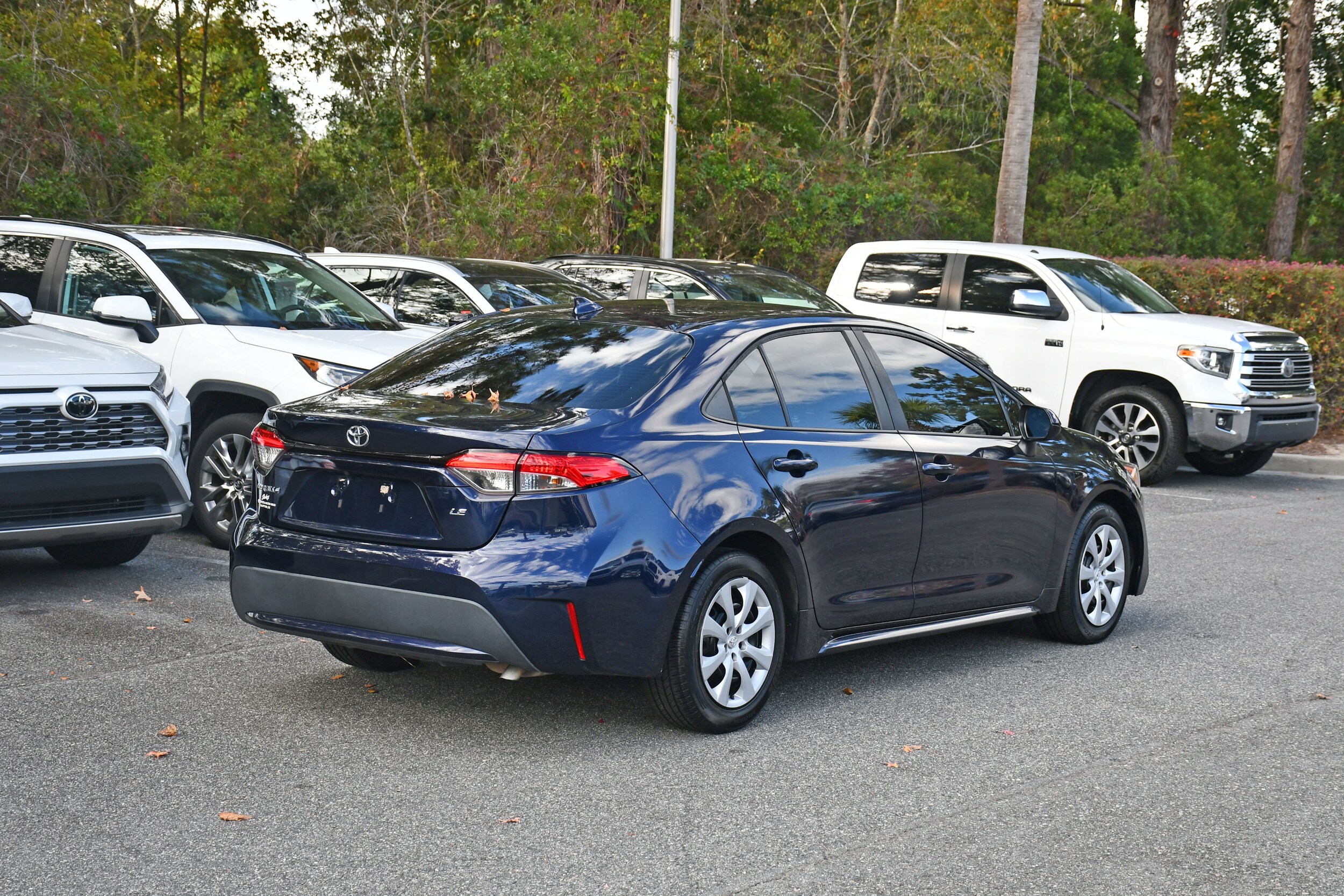 2021 Toyota Corolla LE photo 2