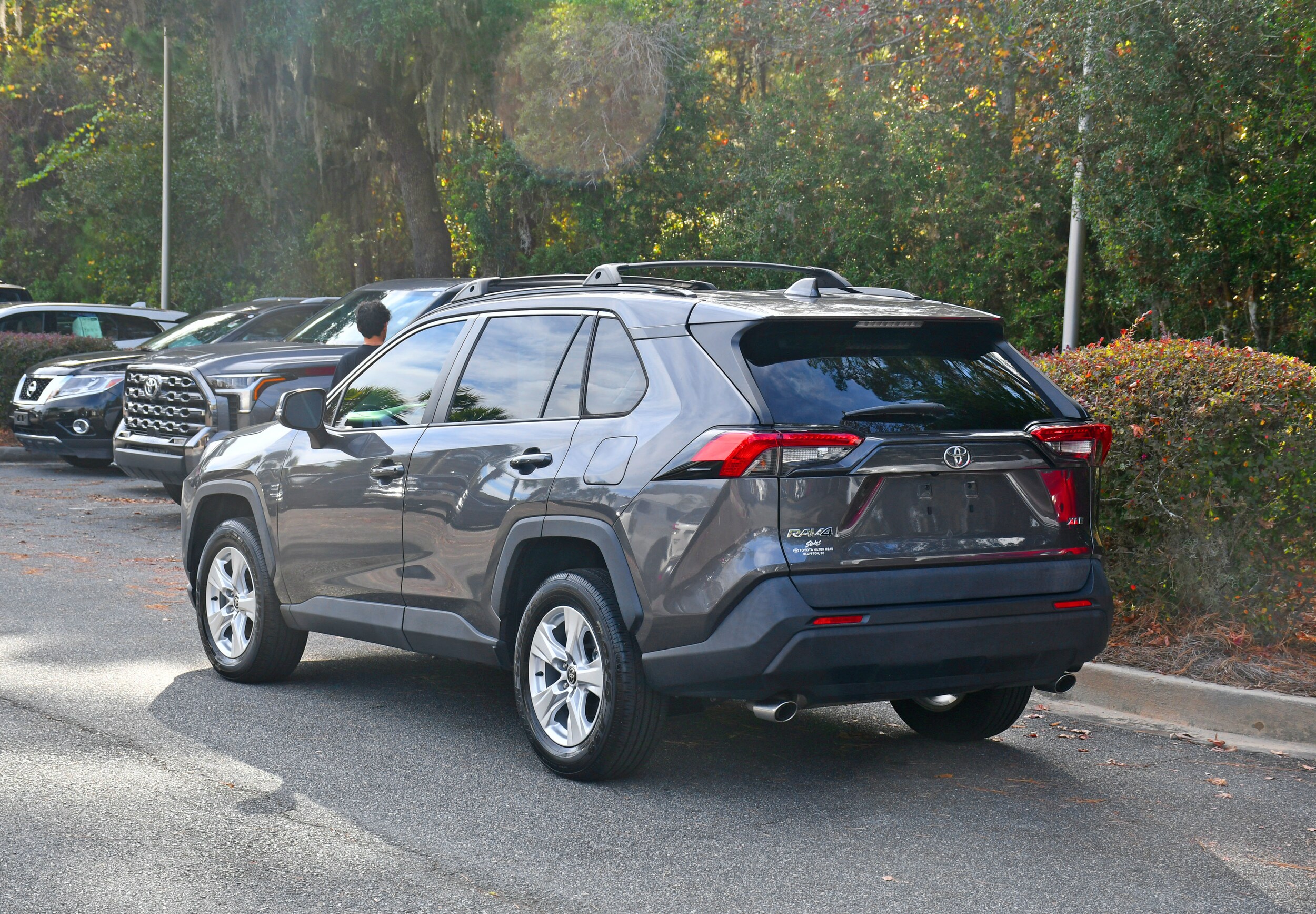 2021 Toyota RAV4 XLE photo 2