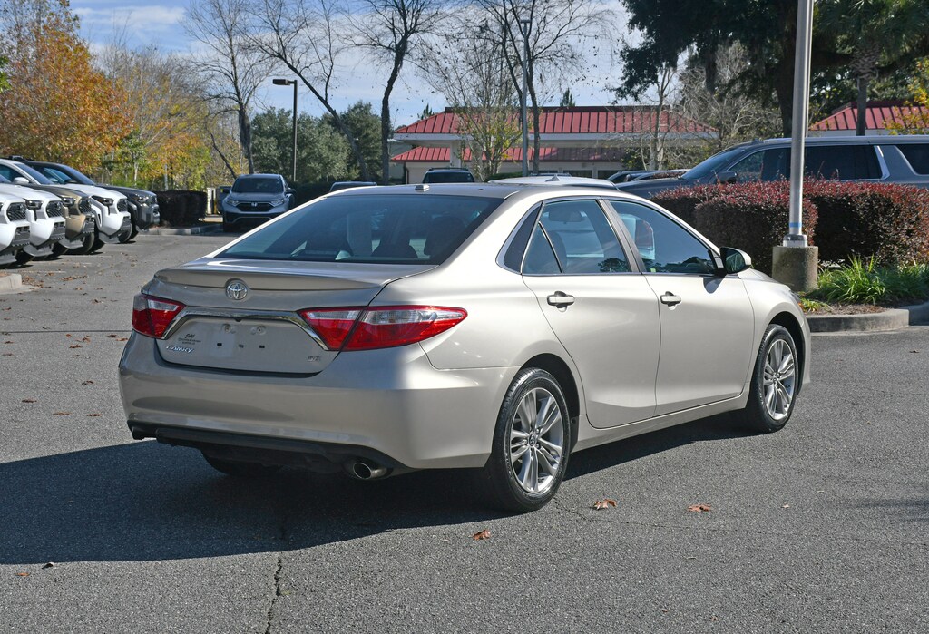 Used 2017 Toyota Camry SE SE Auto
