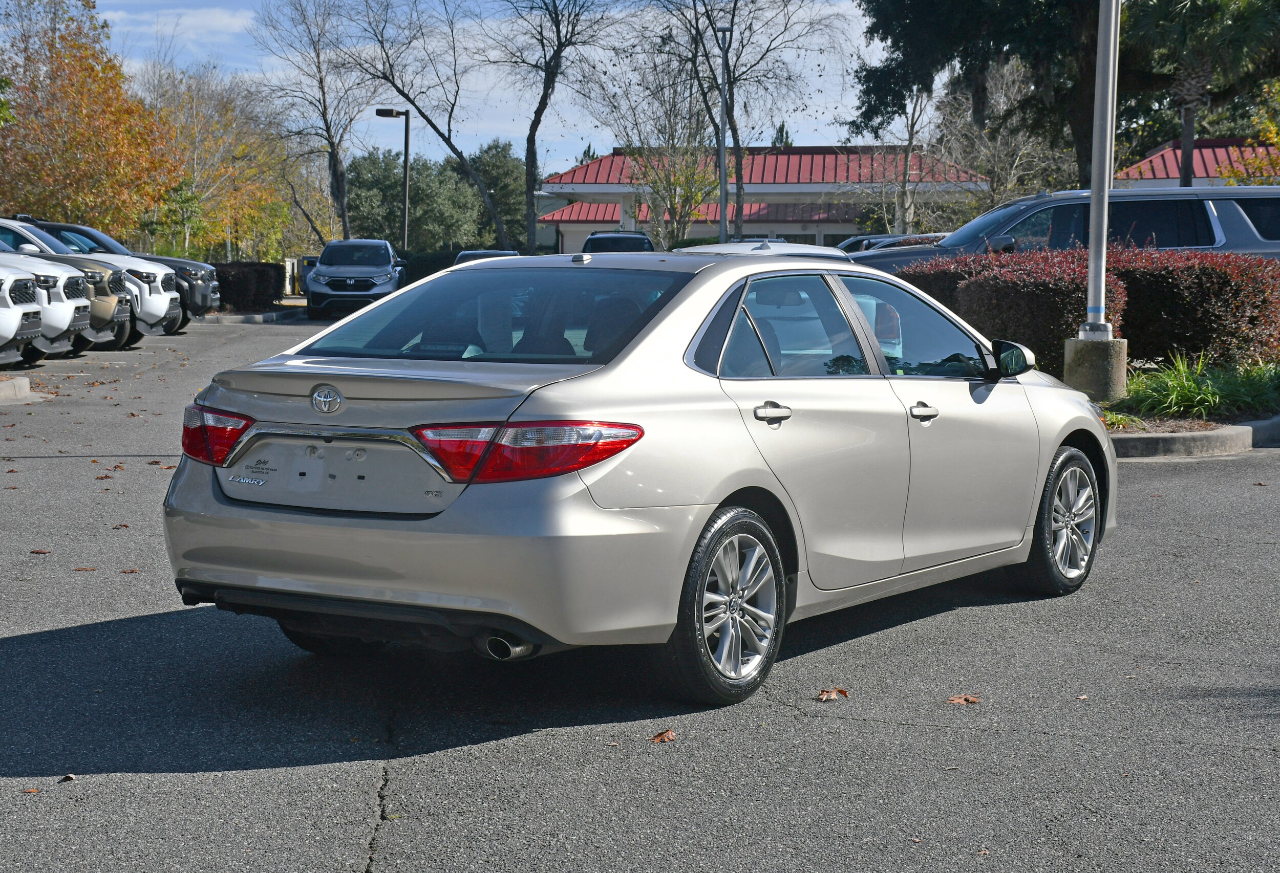 2017 Toyota Camry SE photo 4