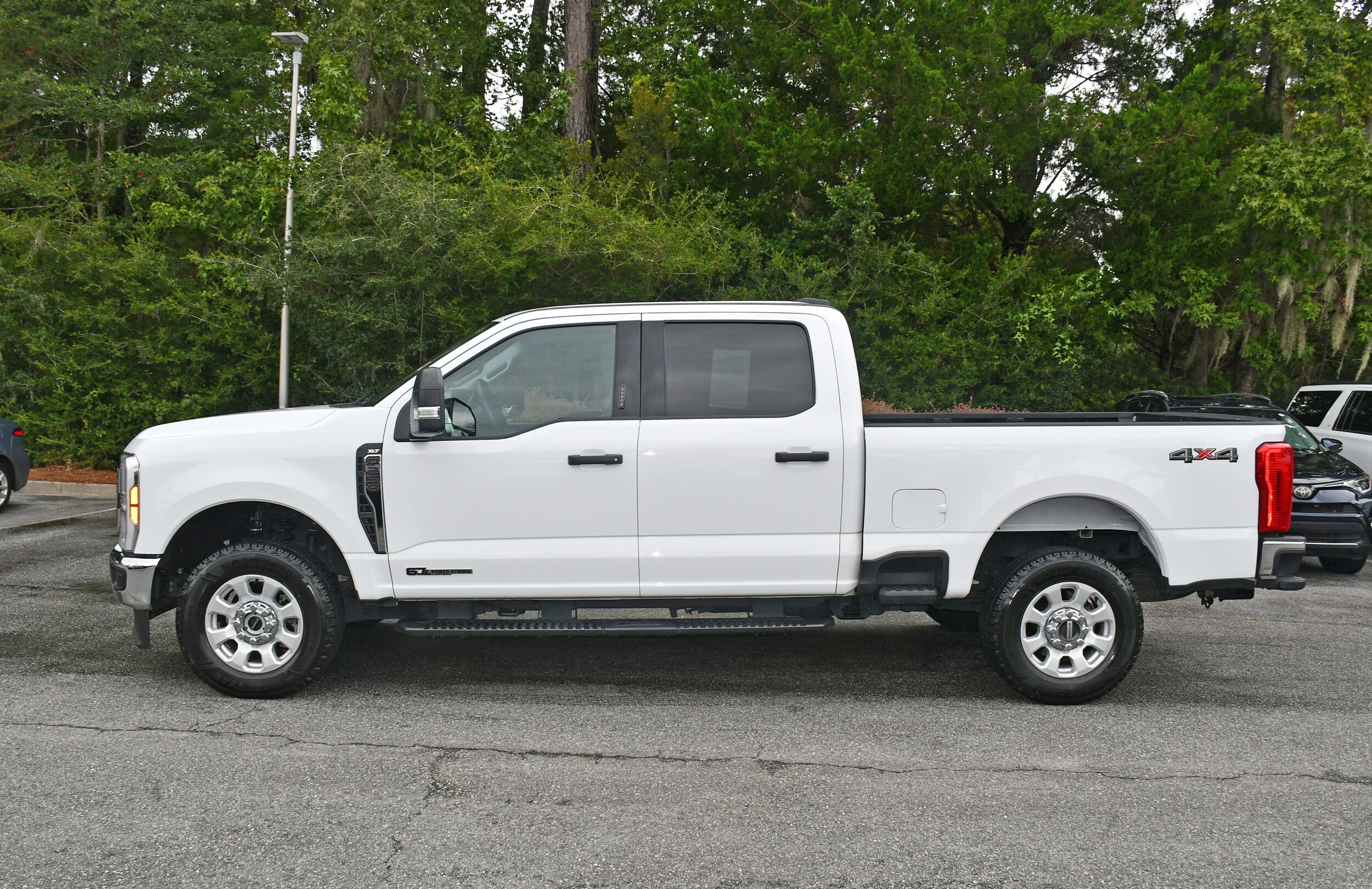 2024 Ford F-250 XLT photo 2