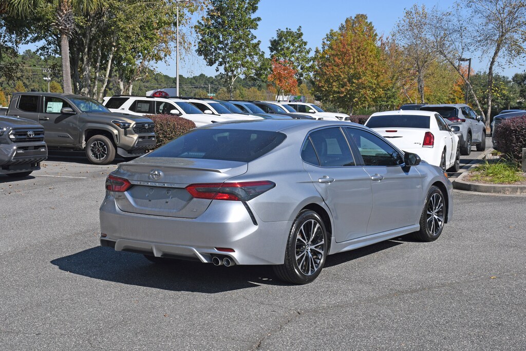Used 2018 Toyota Camry SE SE Auto