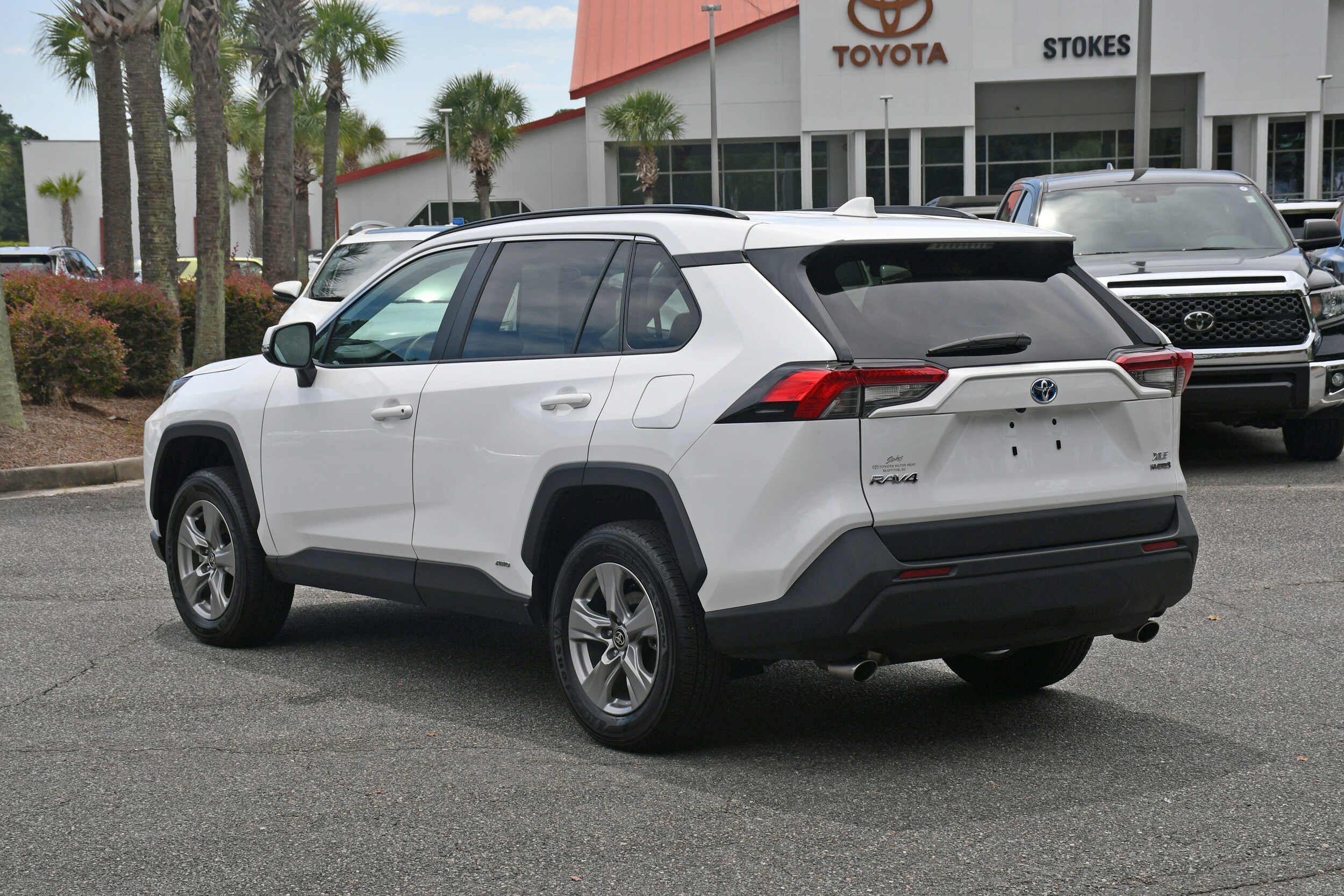 2024 Toyota RAV4 Hybrid XLE photo 2