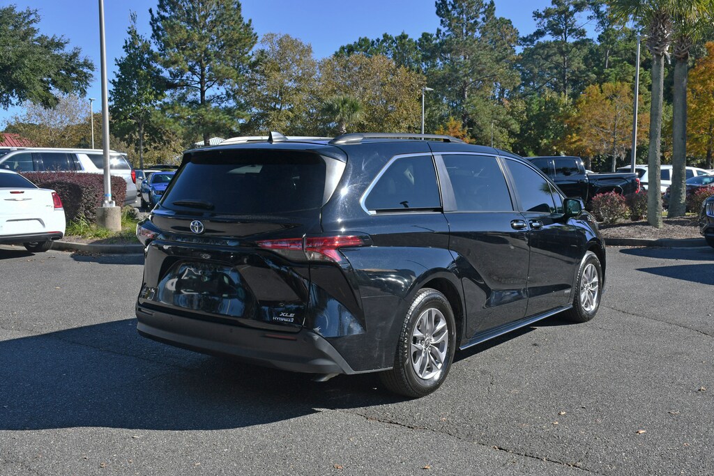 Used 2021 Toyota Sienna XLE