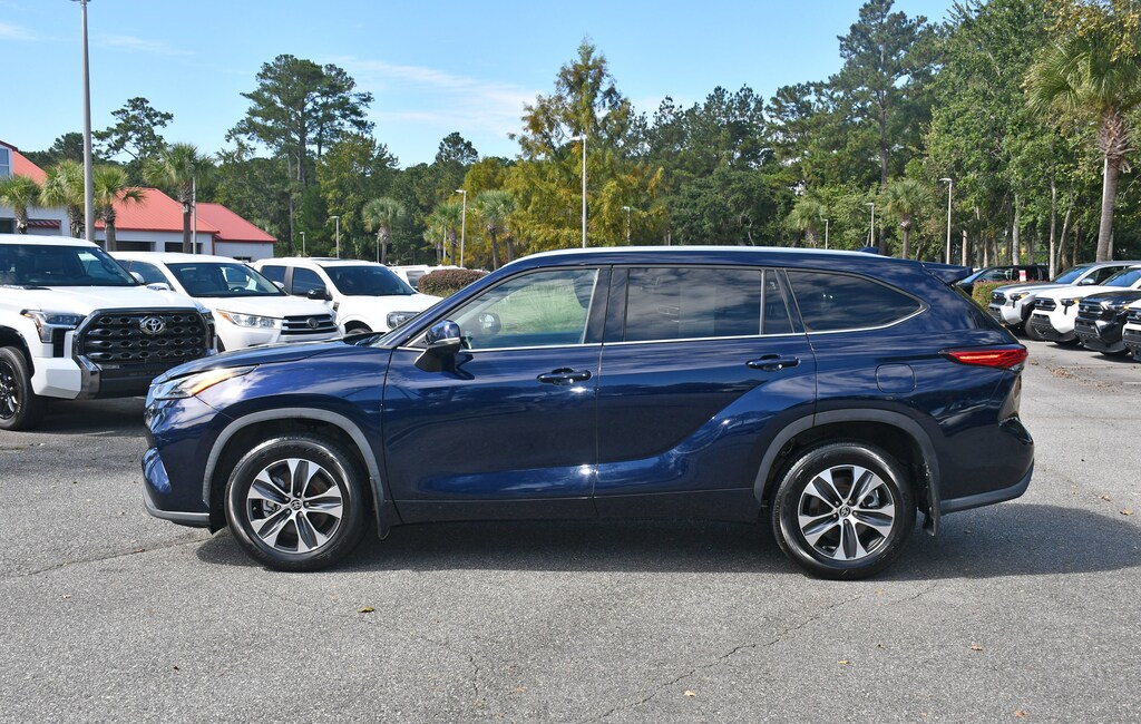 Used 2021 Toyota Highlander XLE XLE AWD