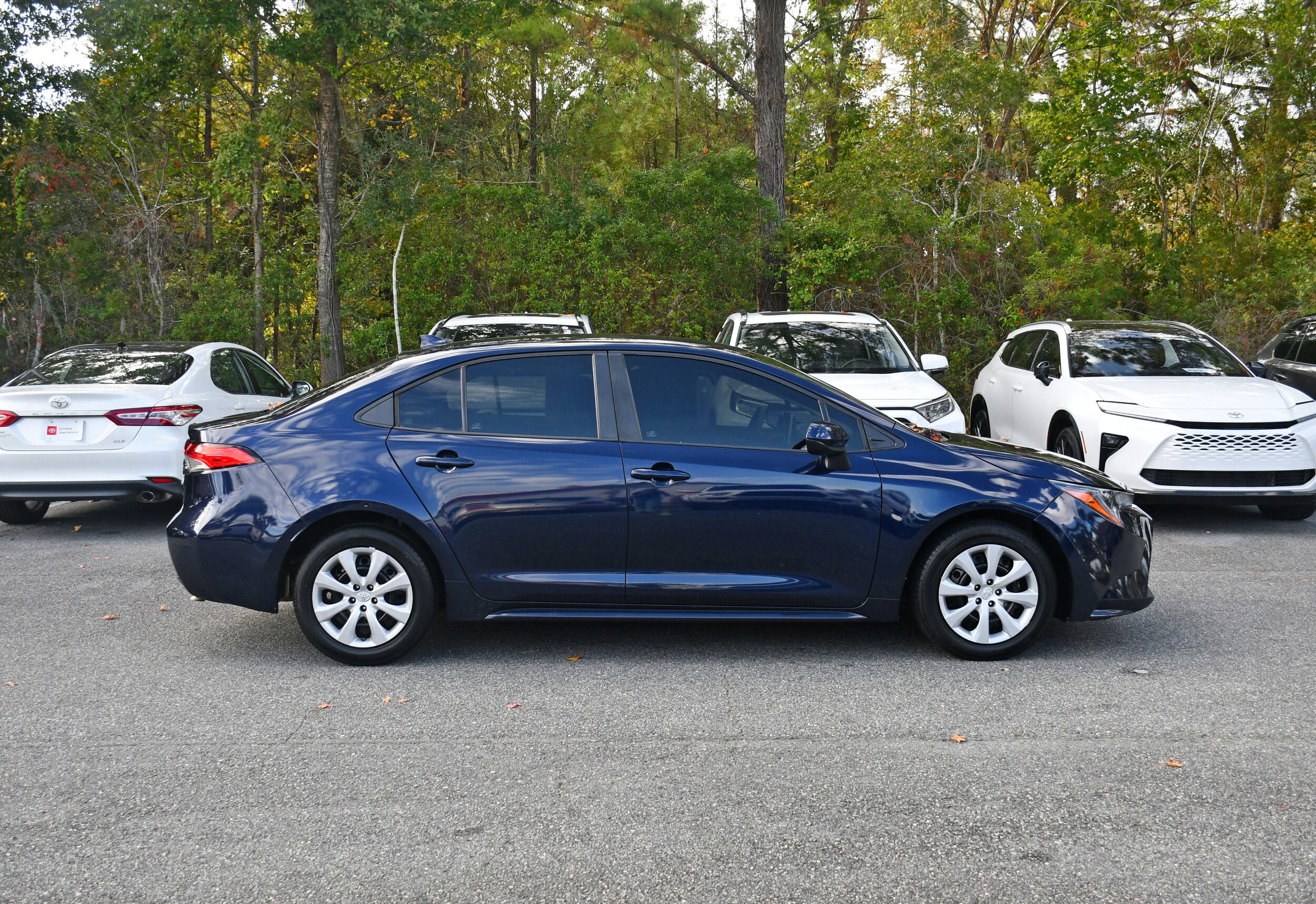 2021 Toyota Corolla LE photo 3