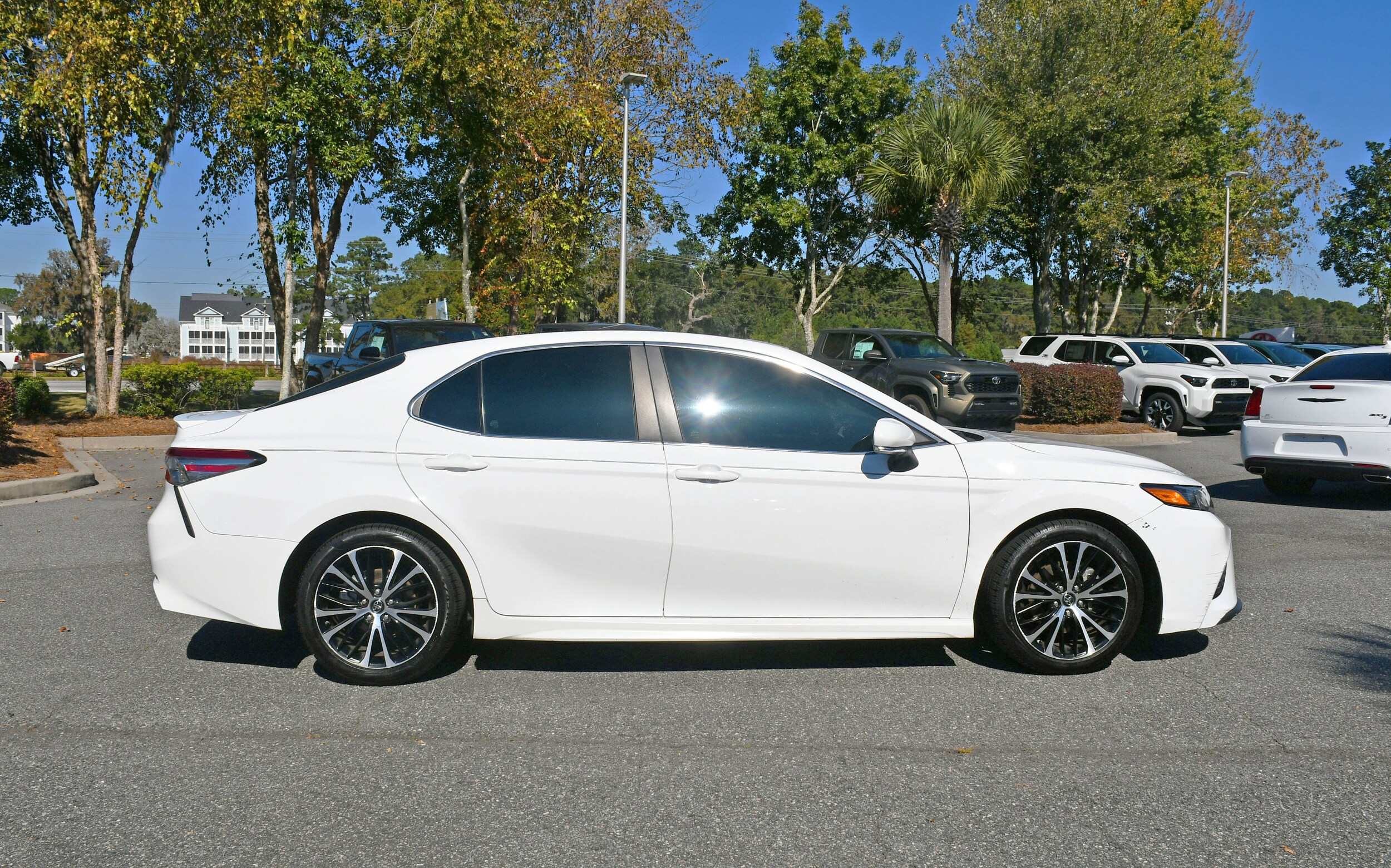 2018 Toyota Camry SE photo 4