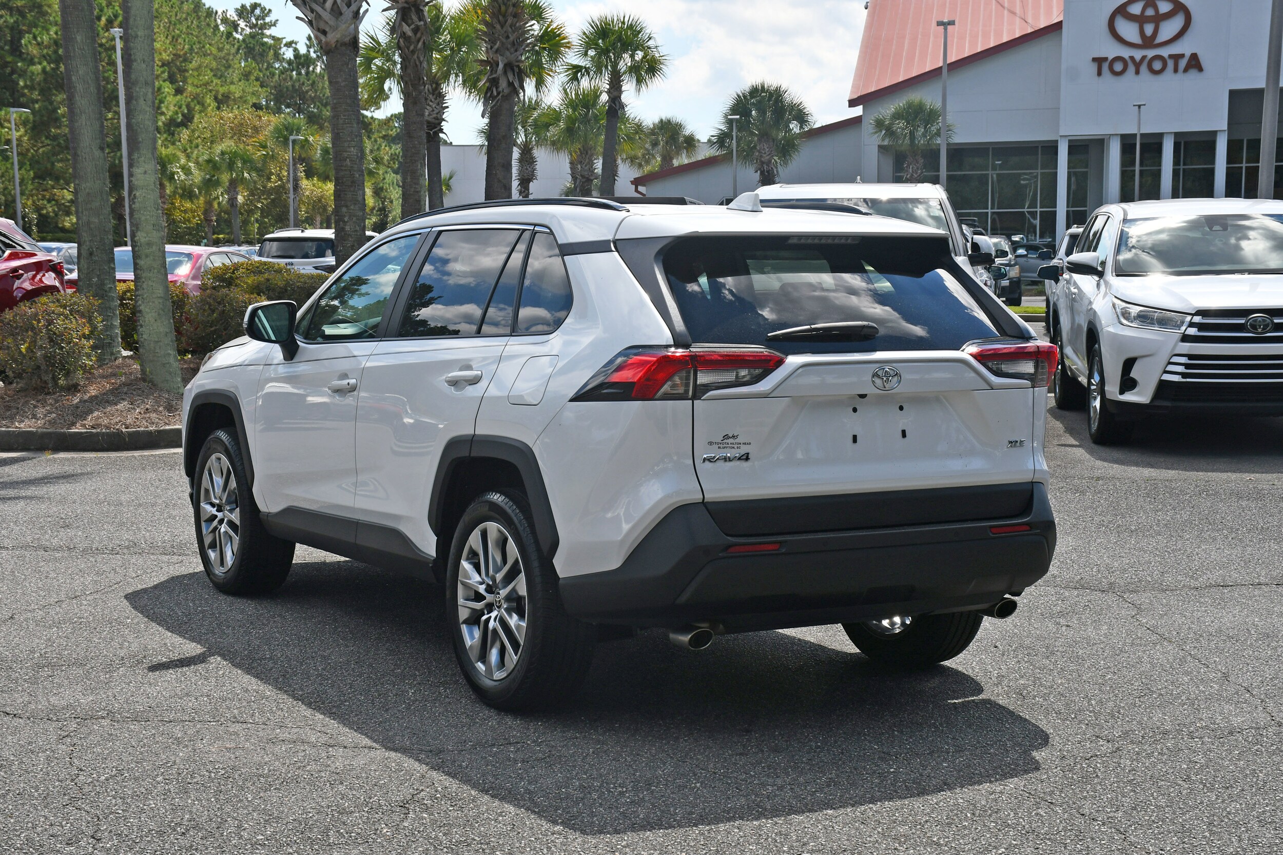 2023 Toyota RAV4 XLE Premium photo 3