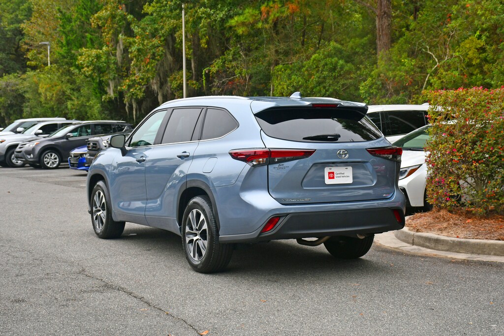 Used 2024 Toyota Highlander XLE XLE FWD