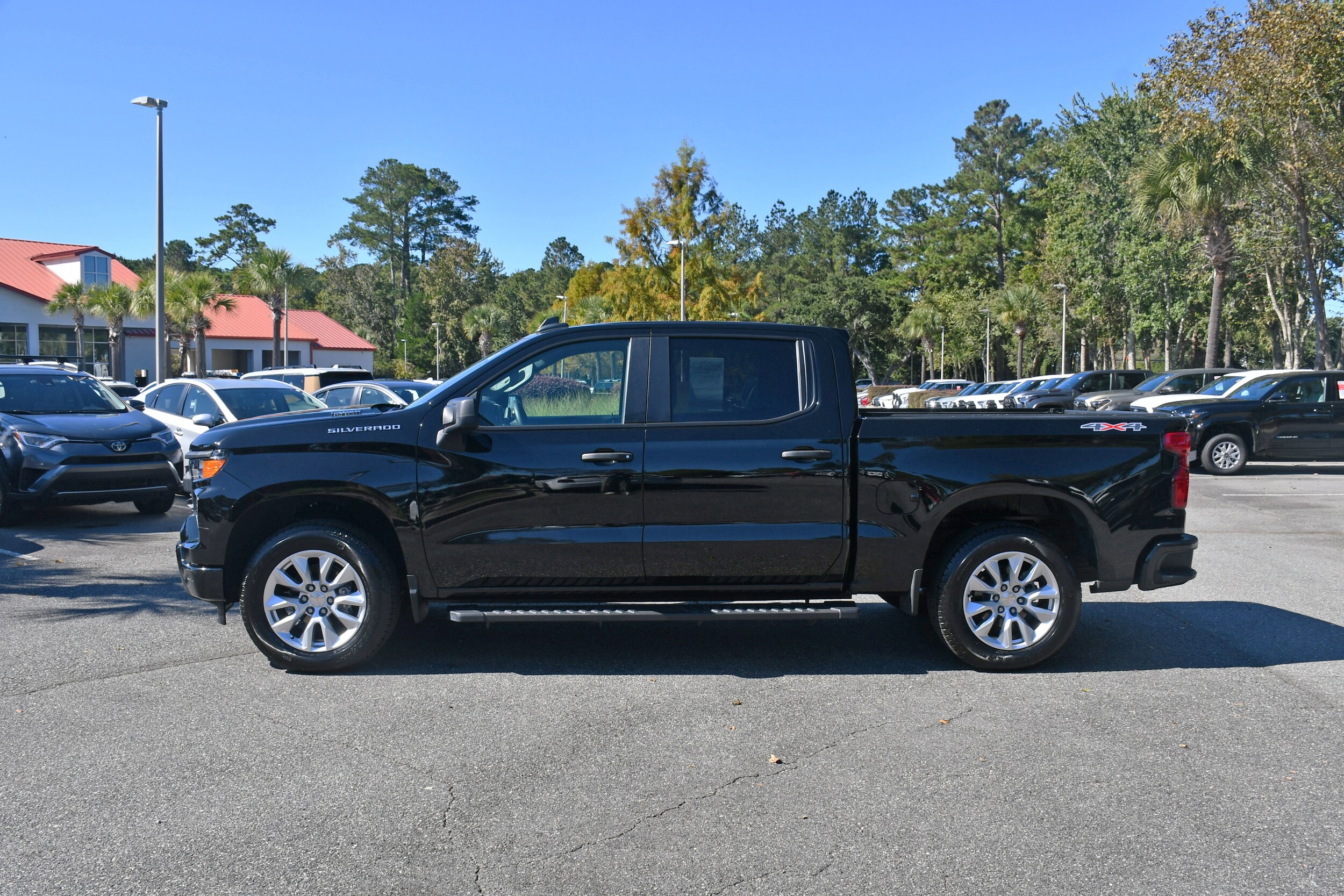 2025 Chevrolet Silverado 1500 Custom photo 2