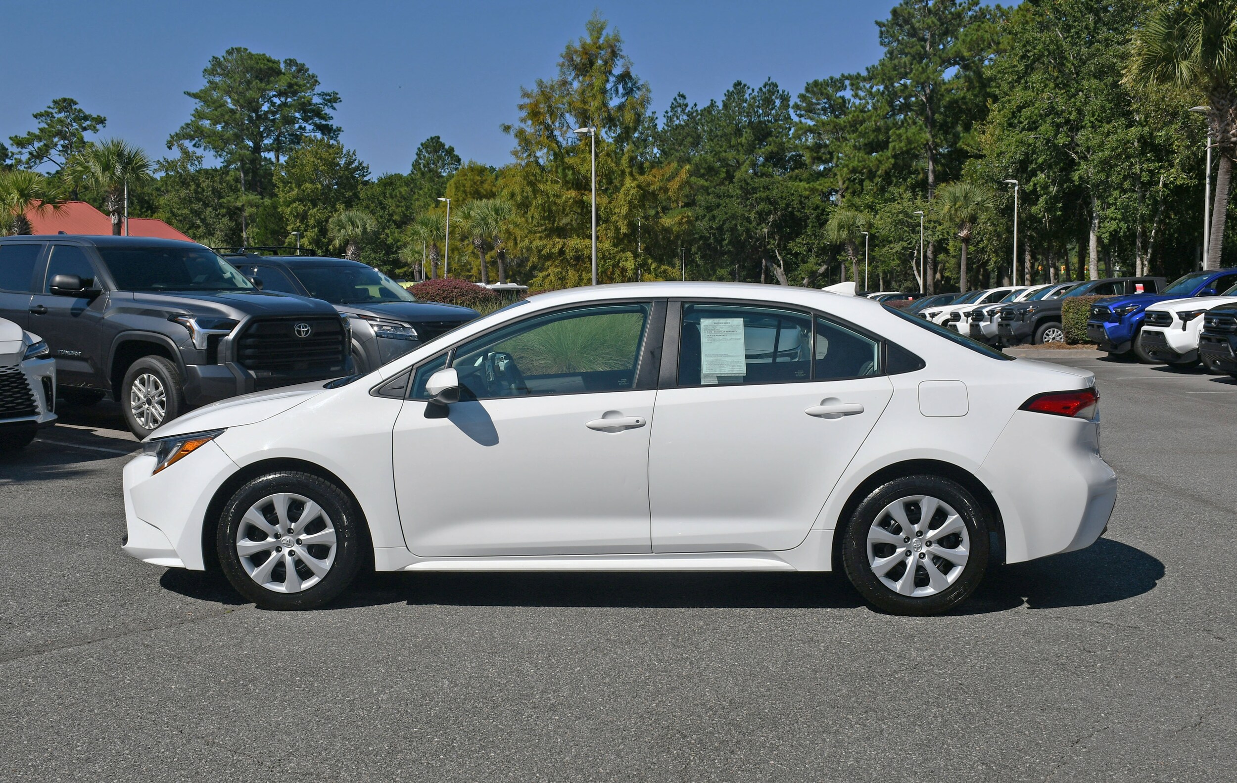 2023 Toyota Corolla LE photo 2