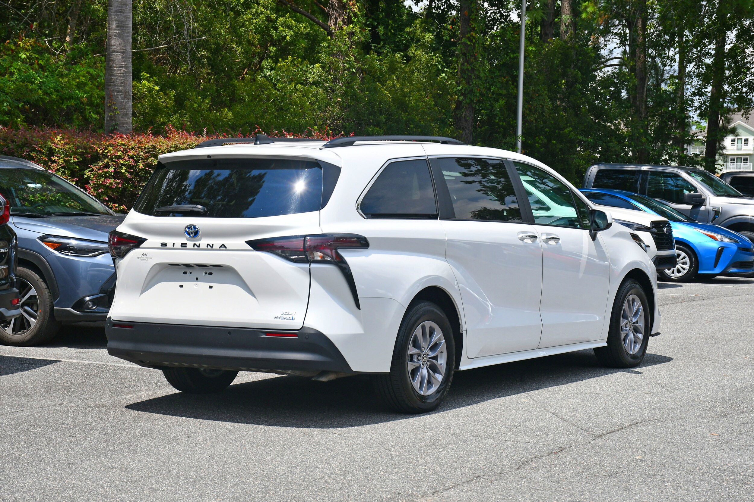 2024 Toyota Sienna XLE photo 3