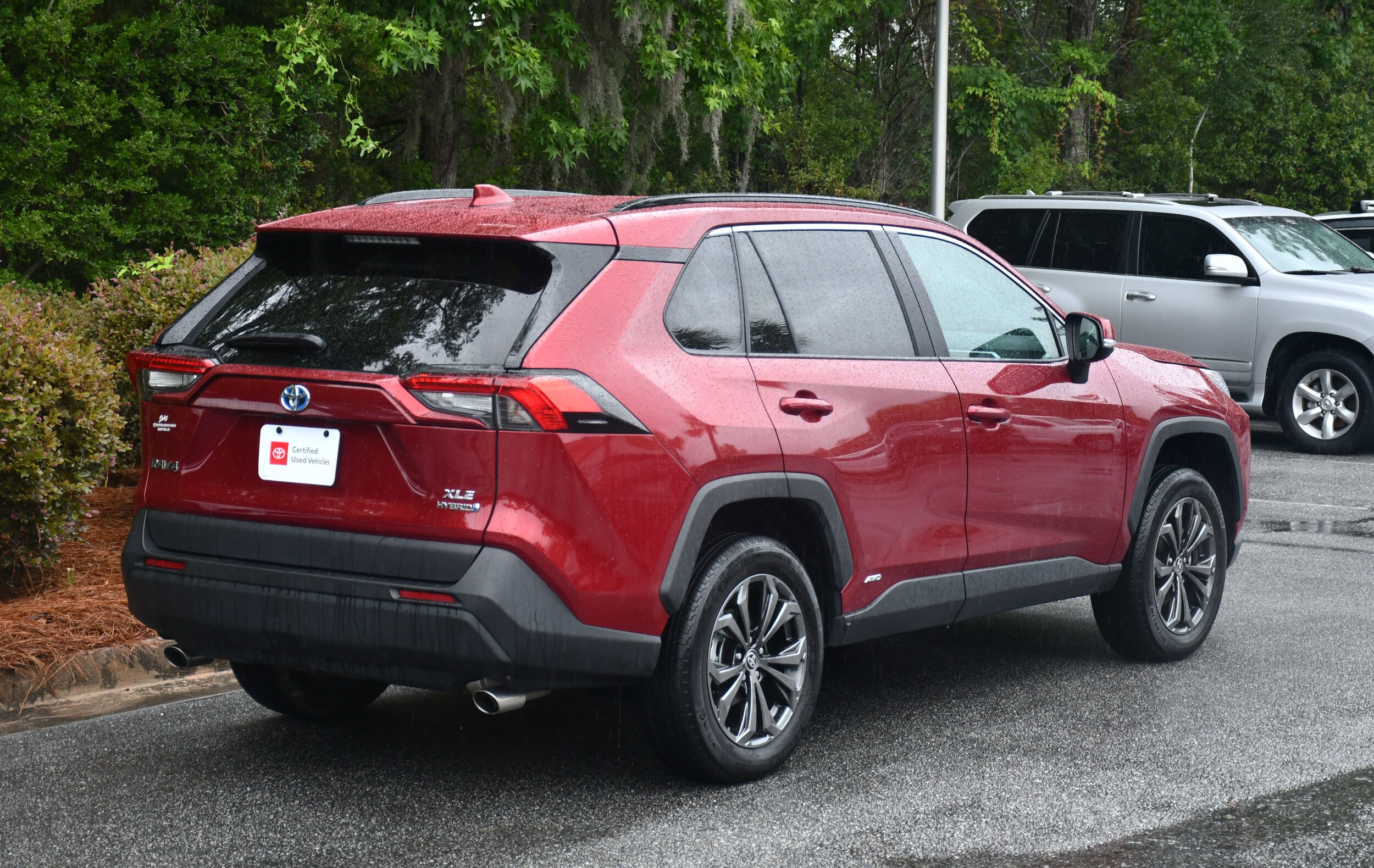 2022 Toyota RAV4 Hybrid XLE Premium photo 4