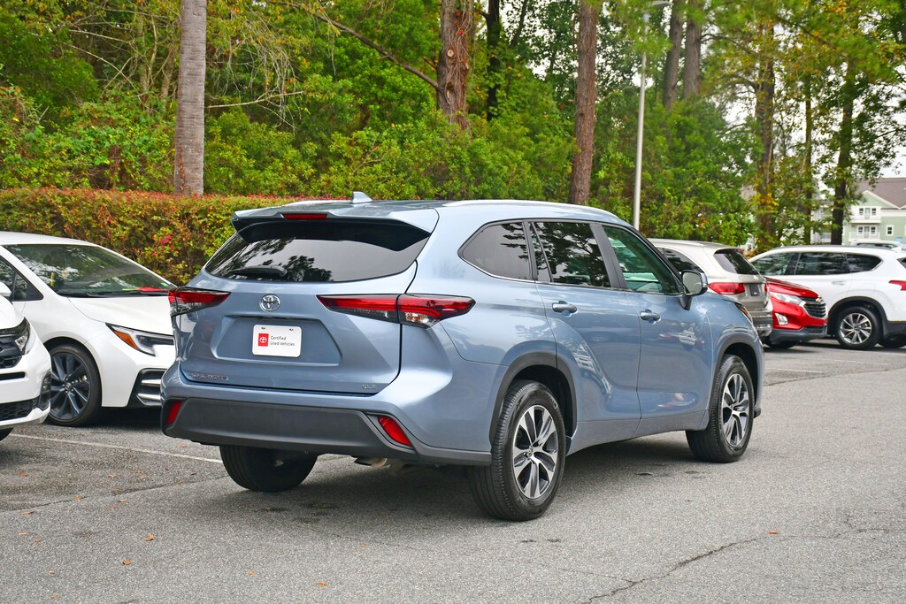 Used 2024 Toyota Highlander XLE XLE FWD