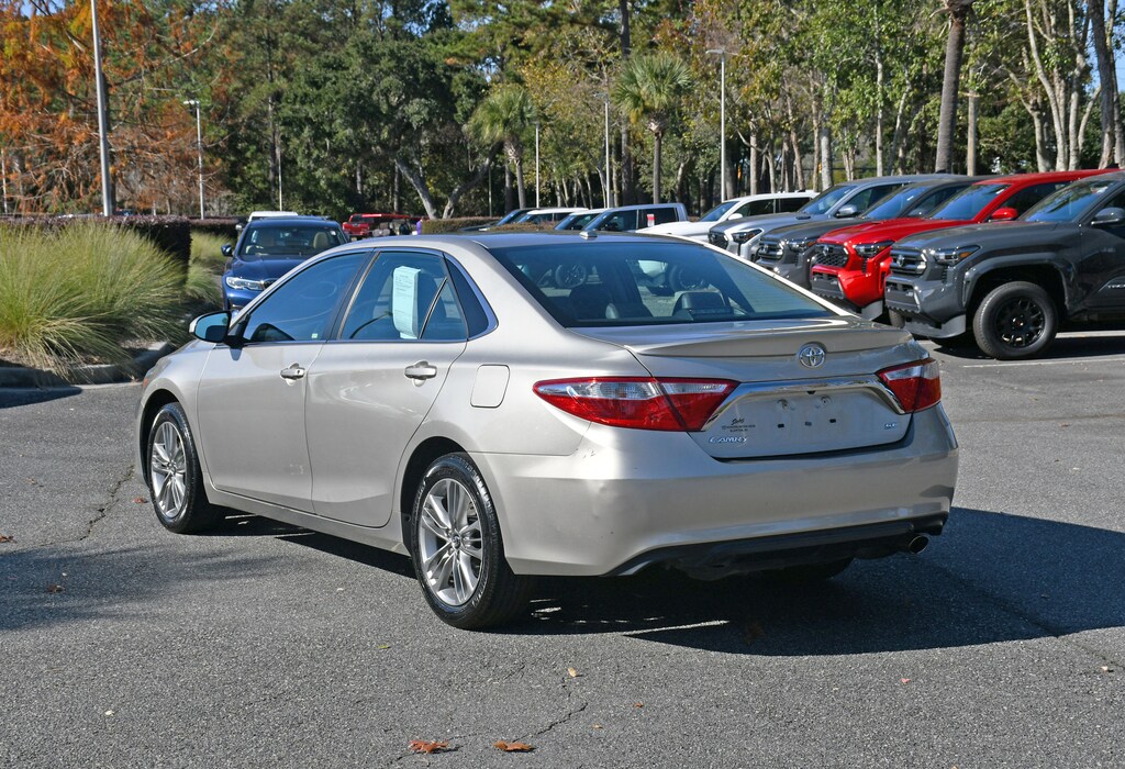 Used 2017 Toyota Camry SE SE Auto