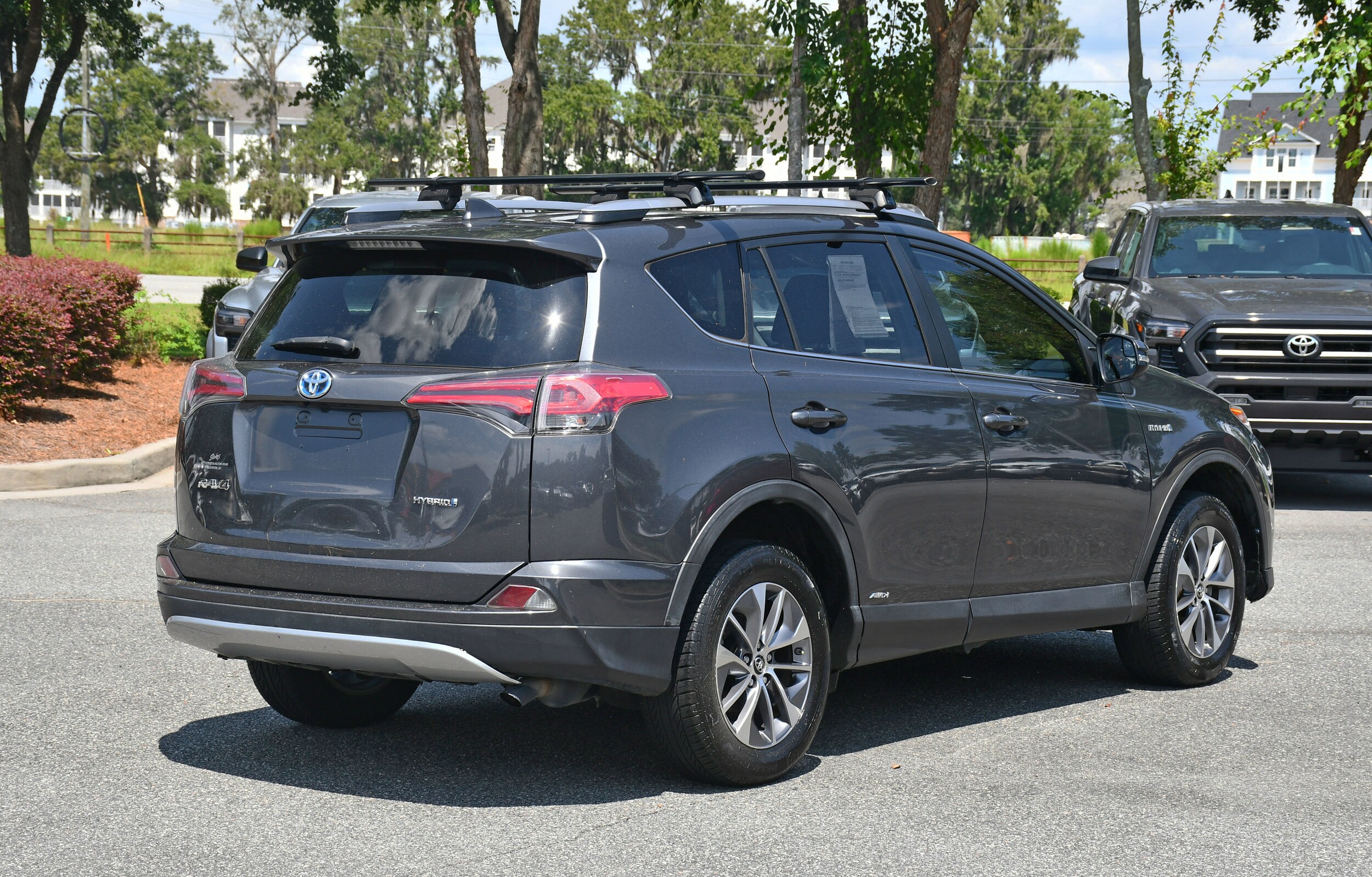2018 Toyota RAV4 Hybrid LE photo 3