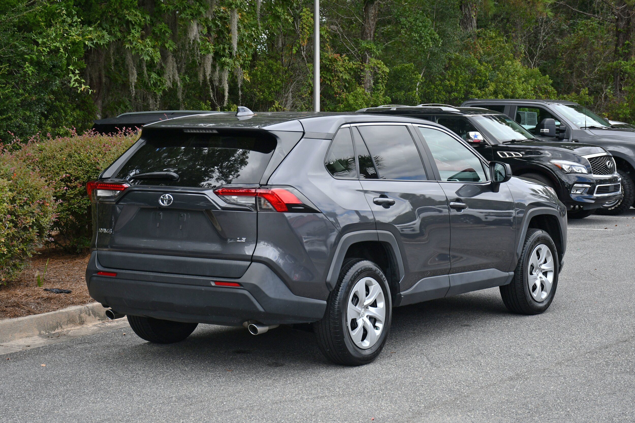 2023 Toyota RAV4 LE photo 2