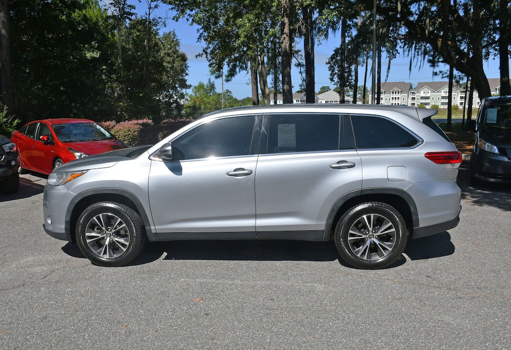 Used 2019 Toyota Highlander LE Plus LE Plus V6 FWD