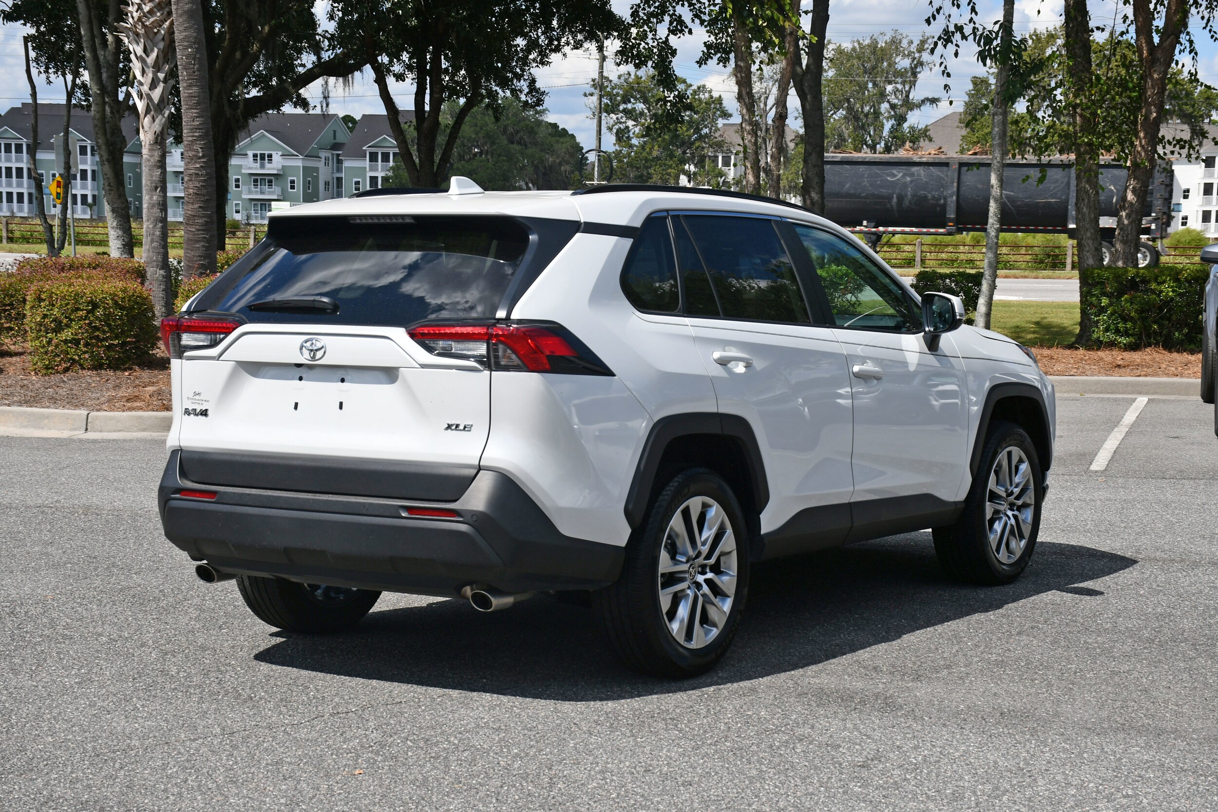 2023 Toyota RAV4 XLE Premium photo 4