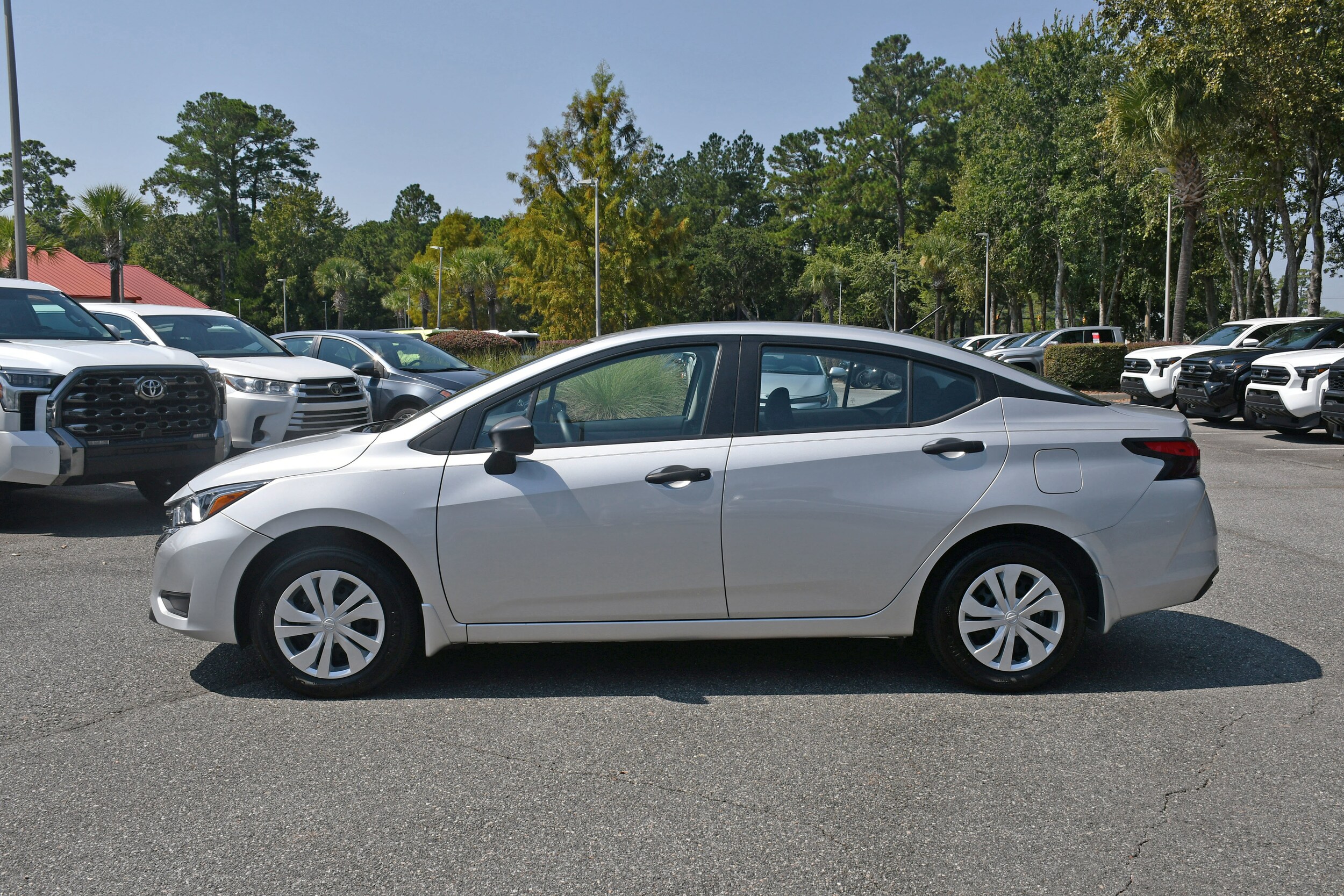 2024 Nissan Versa 1.6 S photo 2
