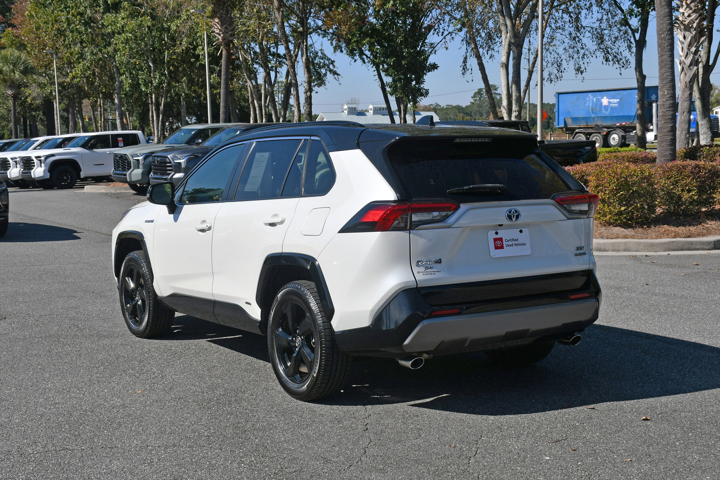 2020 Toyota RAV4 Hybrid XSE photo 3