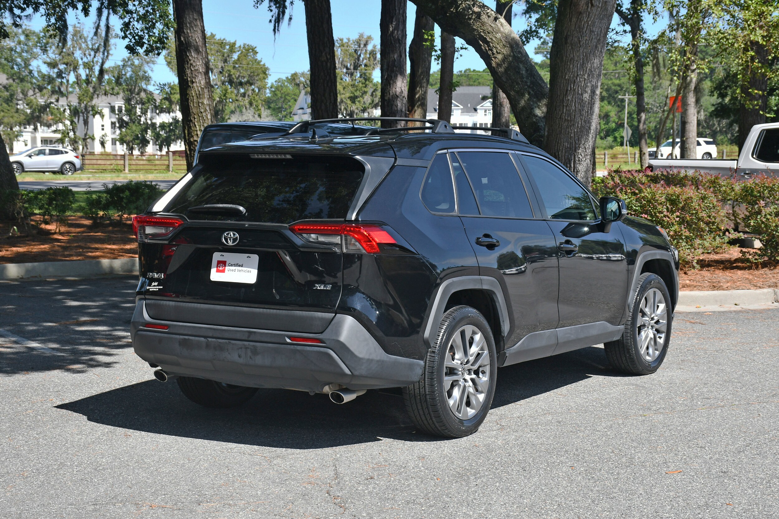 2022 Toyota RAV4 XLE Premium photo 4
