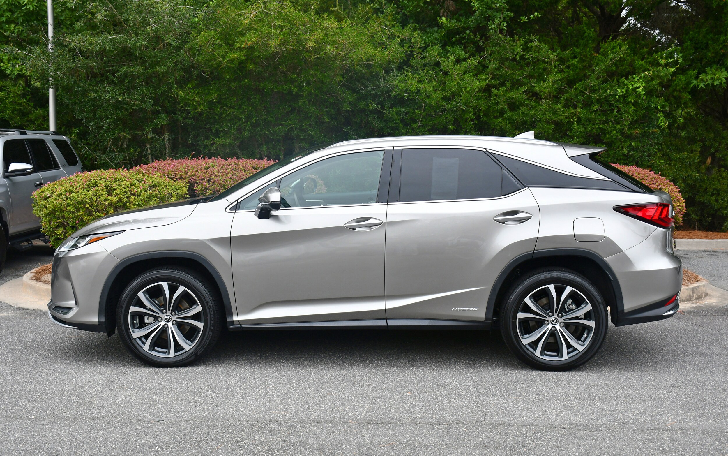 2021 Lexus RX 450h AWD photo 2