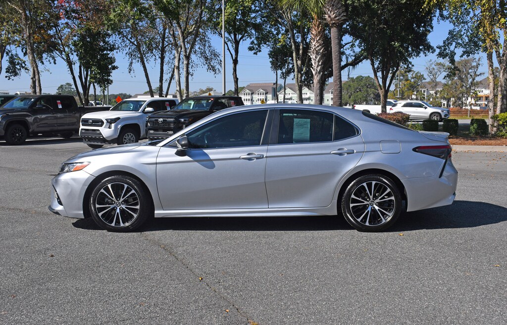 Used 2018 Toyota Camry SE SE Auto