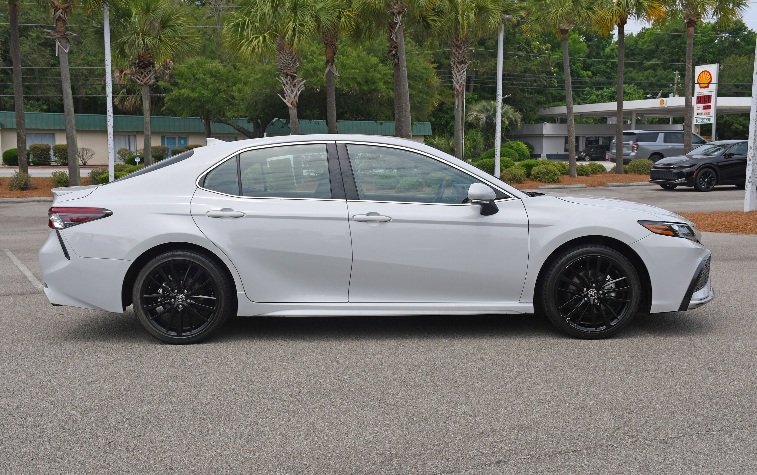 2023 Toyota Camry XSE photo 2
