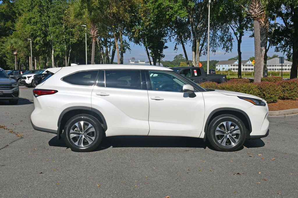 Used 2020 Toyota Highlander XLE XLE AWD