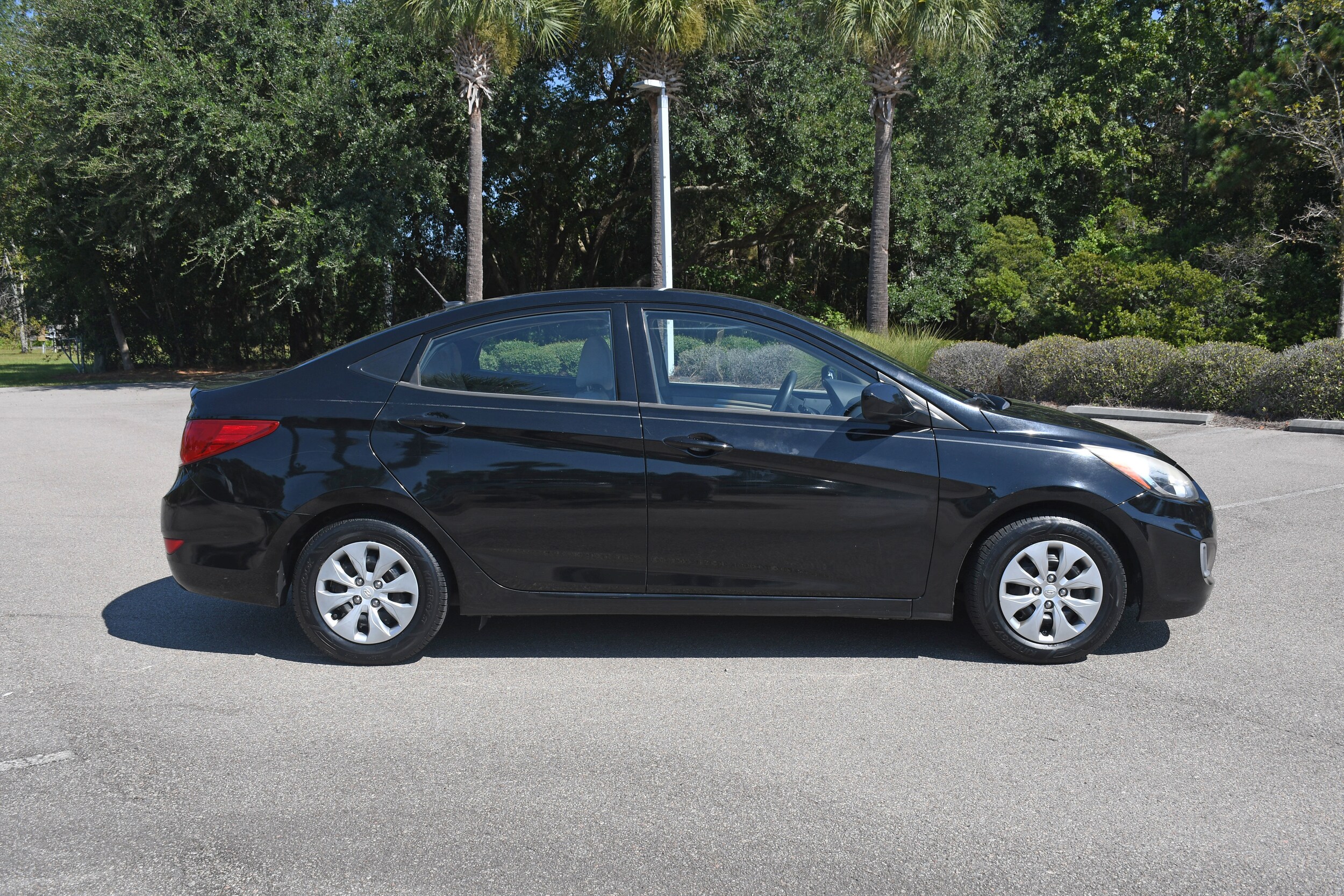 2016 Hyundai Accent SE photo 2