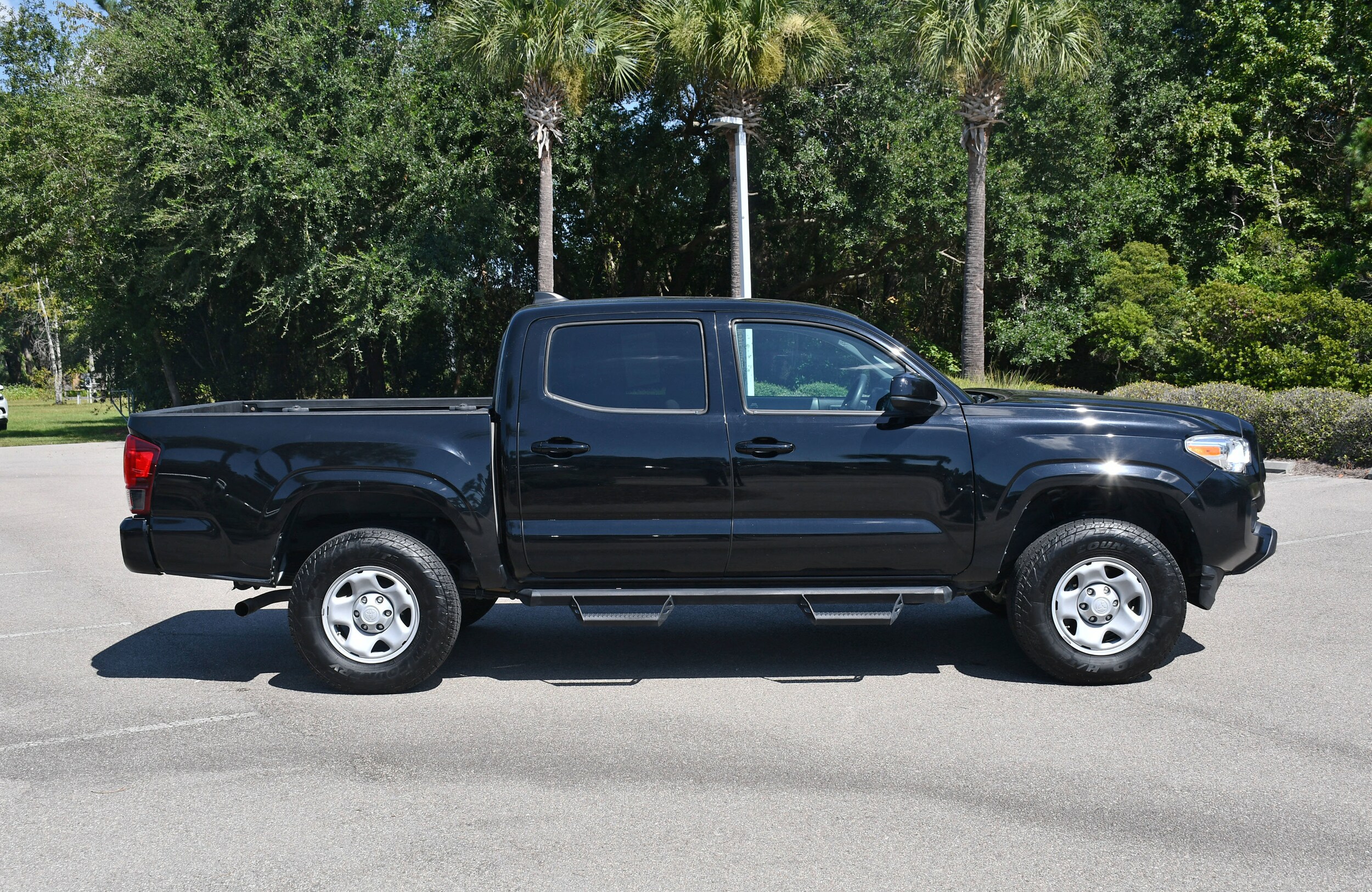 2022 Toyota Tacoma SR Double Cab photo 2