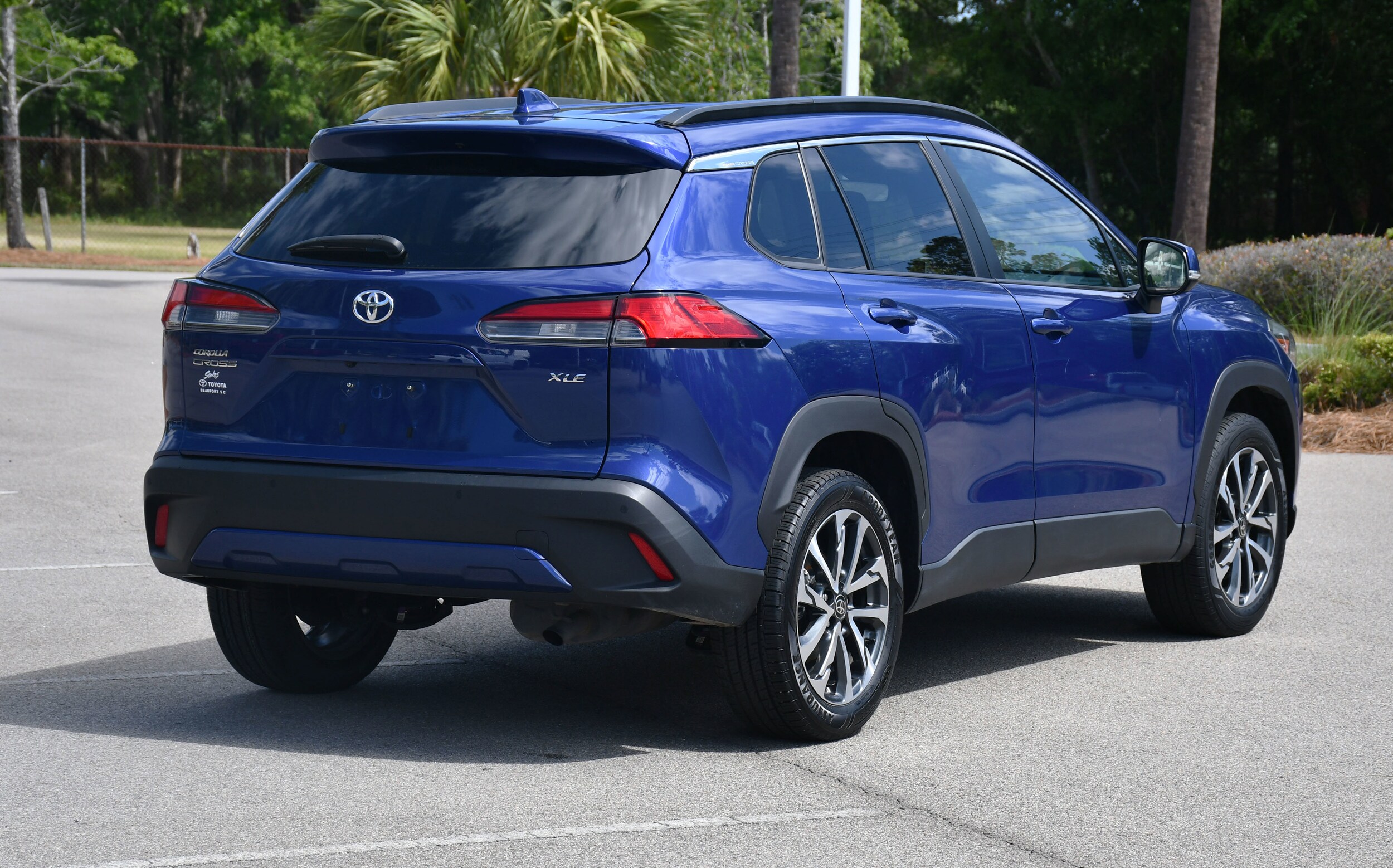 2023 Toyota Corolla Cross XLE photo 3