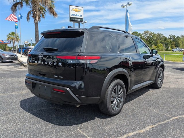 2022 Nissan Pathfinder SV photo 2