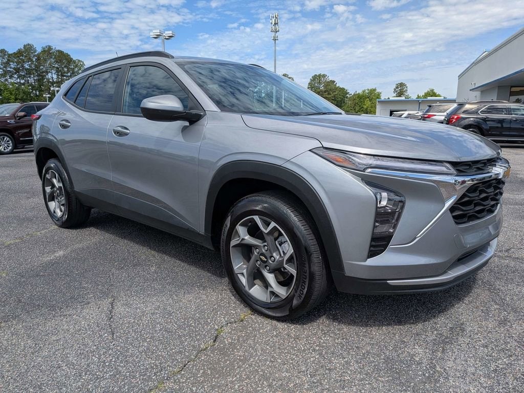 2025 Chevrolet Trax LT's photo