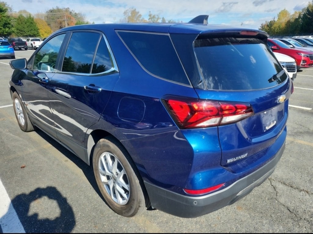 2022 Chevrolet Equinox LT photo 2