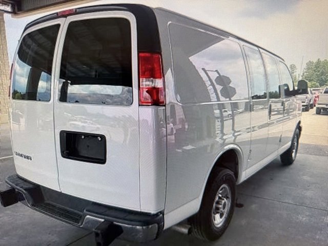 2023 Gmc Savana Cargo 2500 photo 4