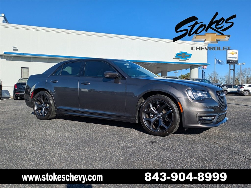 2023 Chrysler 300 Touring L's photo