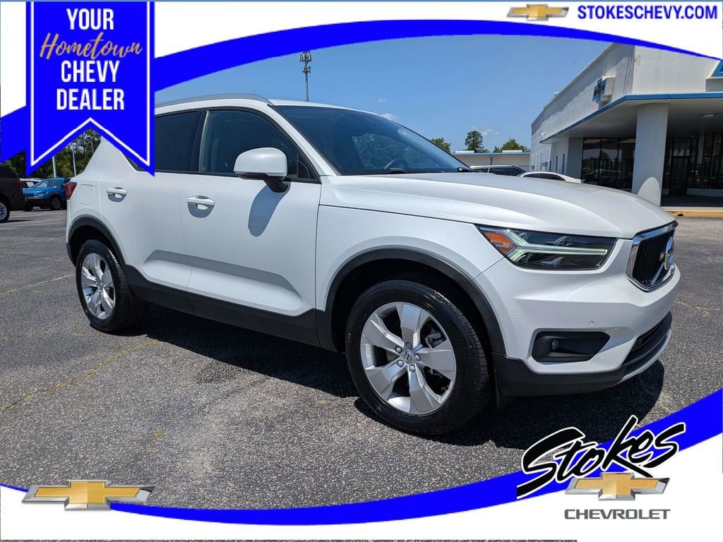 2022 Volvo XC40 T5 Momentum AWD's photo
