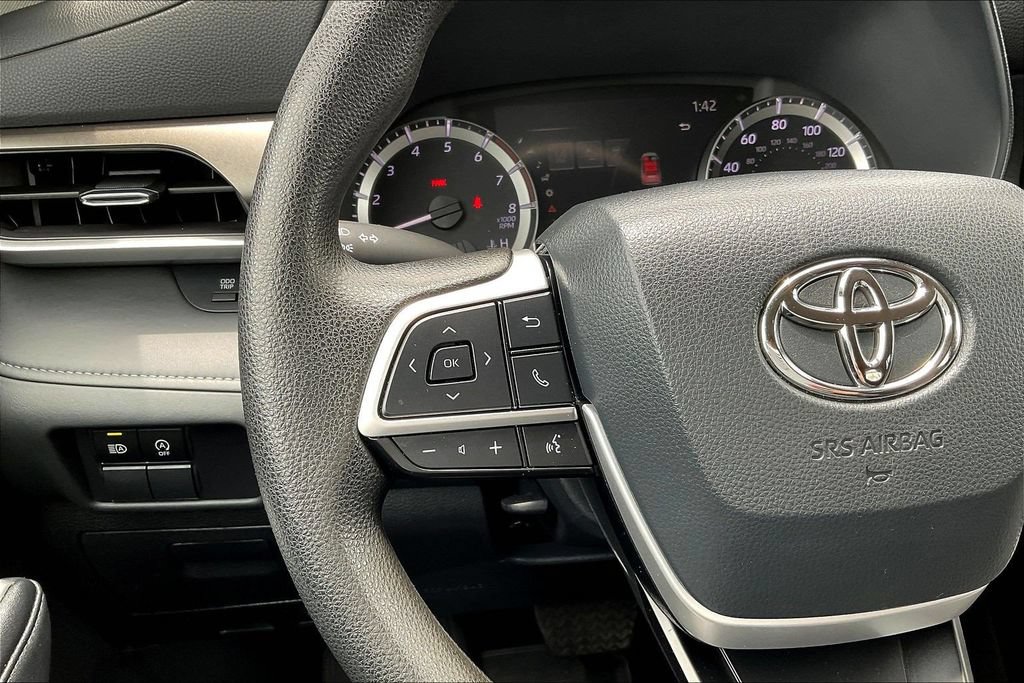2023 Toyota Highlander L - Photo 13