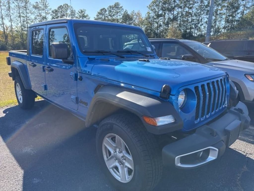 Used 2023 Jeep Gladiator Sport S Truck Crew Cab