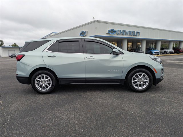 2022 Chevrolet Equinox LT photo 2