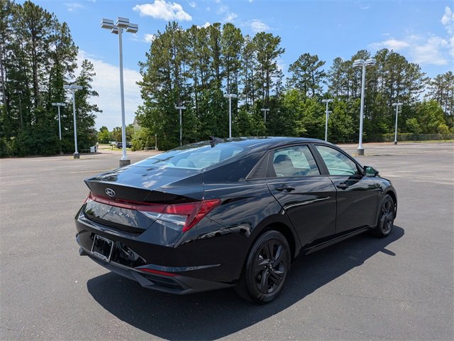 2023 Hyundai Elantra SEL photo 4